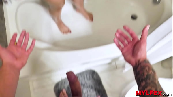 Mylfex – Milf Accidentally Fucked Inside the Bathub